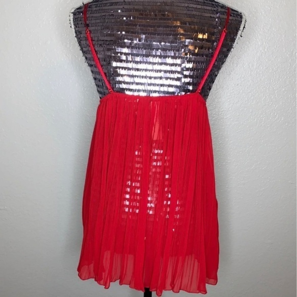 Victoria's Secret Very Sexy Pleated Babydoll - Picture 4 of 11